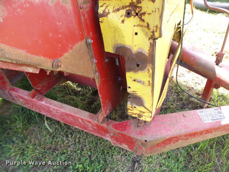 image for item DB5888 New Holland 355 feed grinder mixer