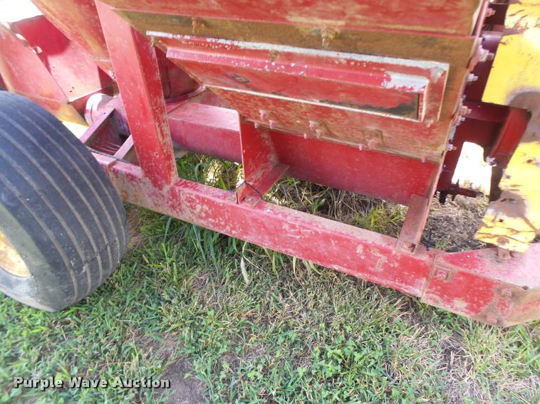 image for item DB5888 New Holland 355 feed grinder mixer