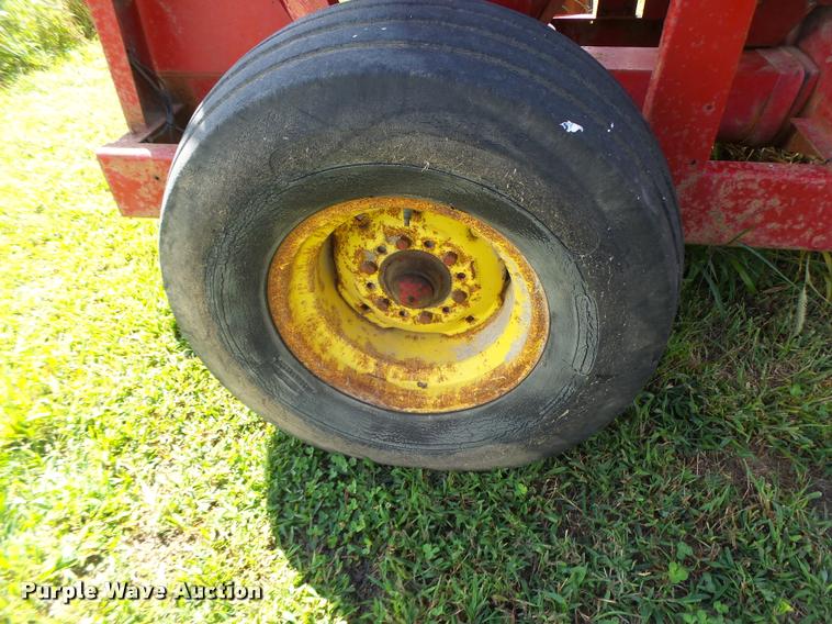 image for item DB5888 New Holland 355 feed grinder mixer