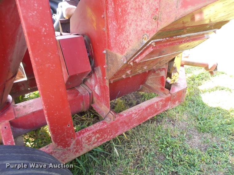 image for item DB5888 New Holland 355 feed grinder mixer