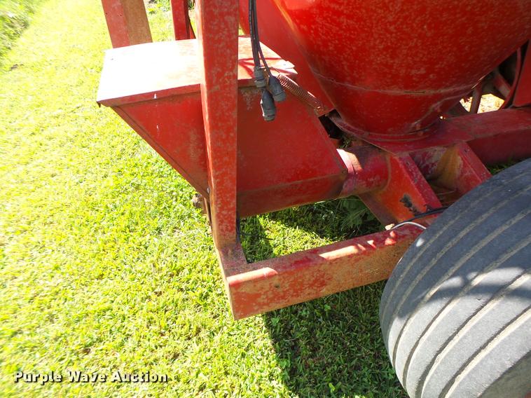 image for item DB5888 New Holland 355 feed grinder mixer