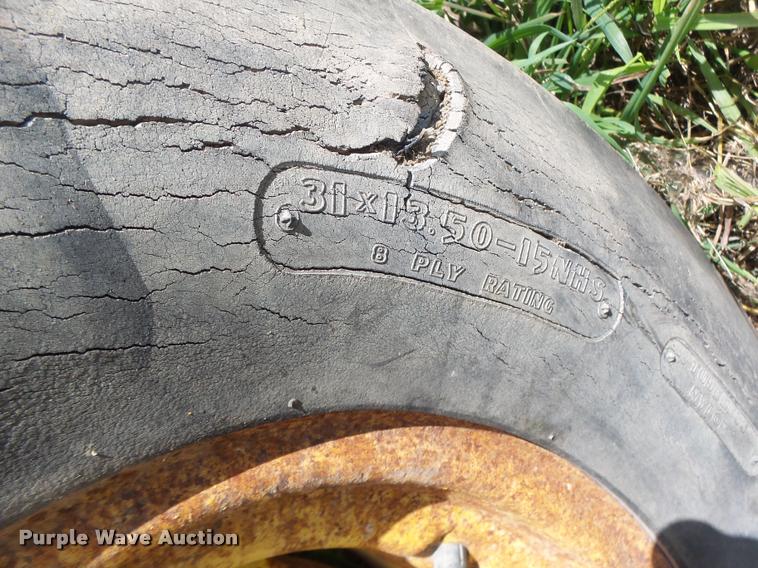 image for item DB5888 New Holland 355 feed grinder mixer