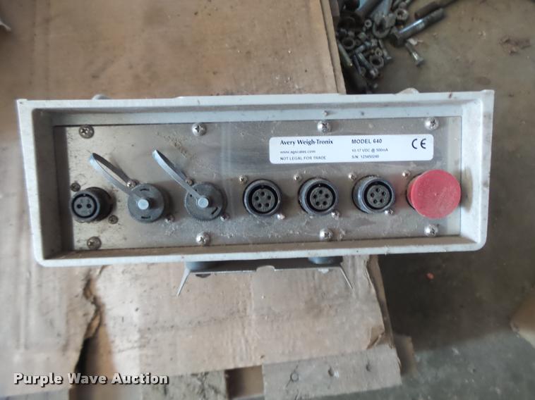 image for item DB5888 New Holland 355 feed grinder mixer