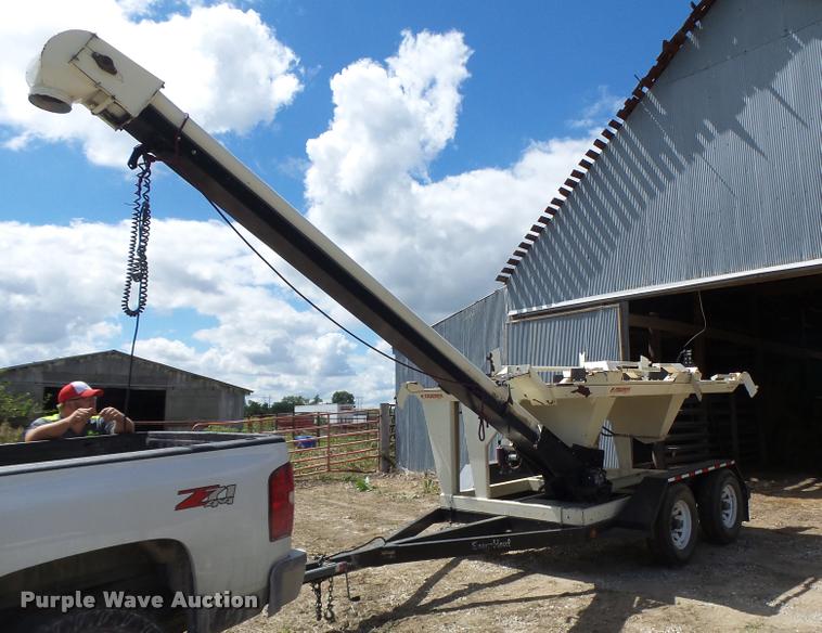 image for item DB5890 Friesen Titan 4SE seed tender