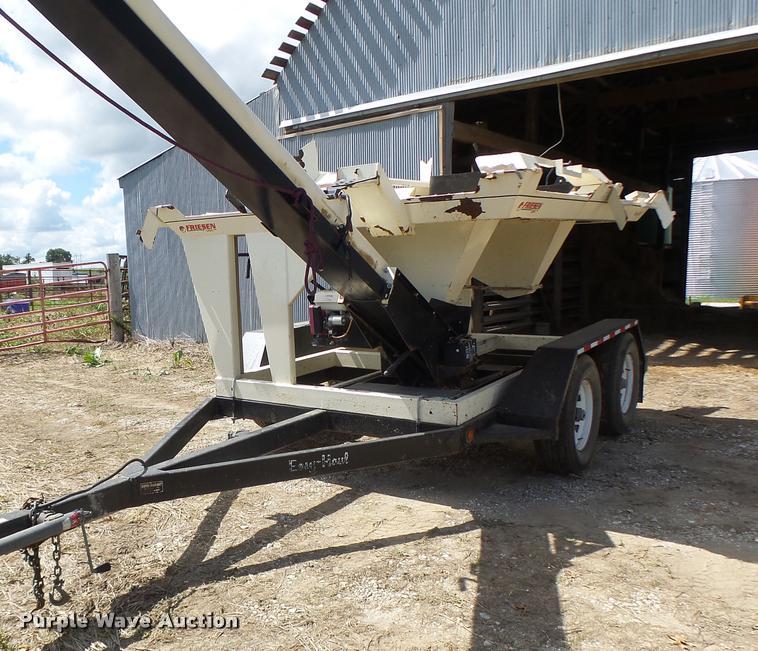 image for item DB5890 Friesen Titan 4SE seed tender