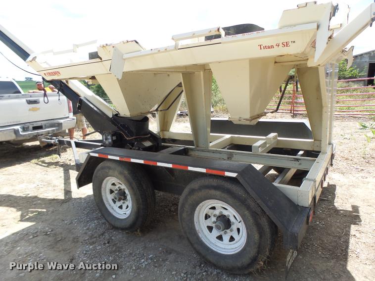 image for item DB5890 Friesen Titan 4SE seed tender