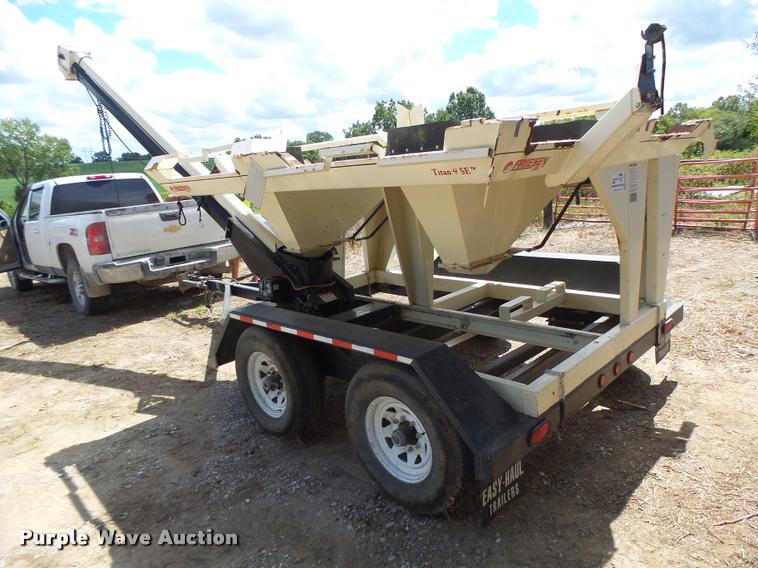 image for item DB5890 Friesen Titan 4SE seed tender
