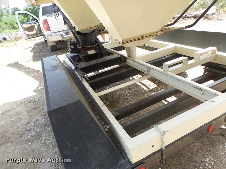 image for item DB5890 Friesen Titan 4SE seed tender