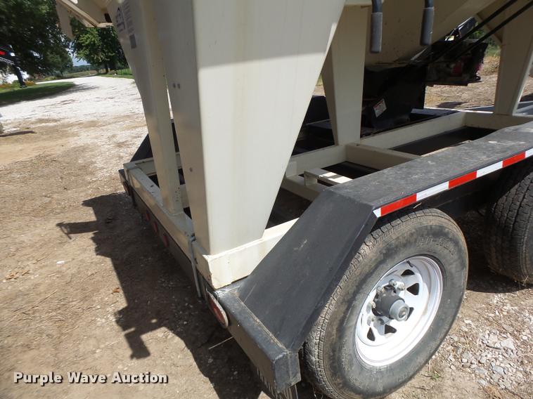 image for item DB5890 Friesen Titan 4SE seed tender