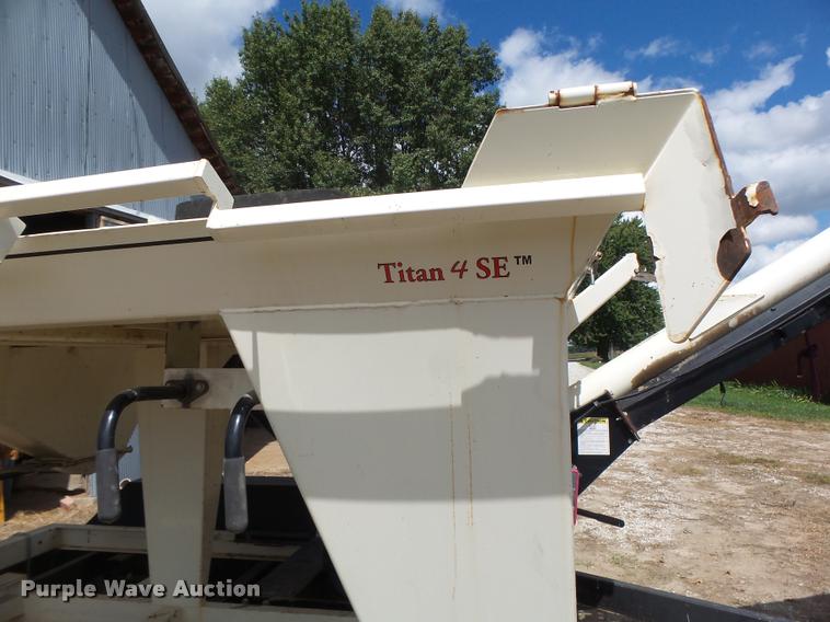 image for item DB5890 Friesen Titan 4SE seed tender