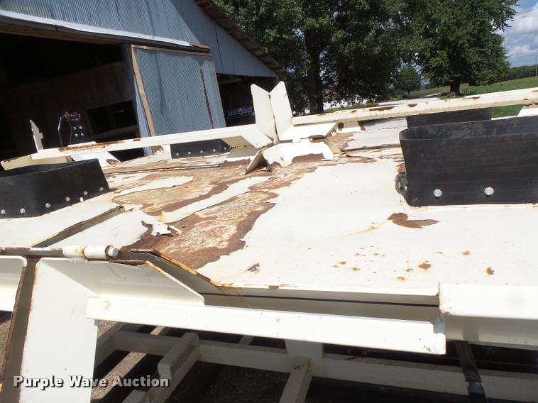 image for item DB5890 Friesen Titan 4SE seed tender