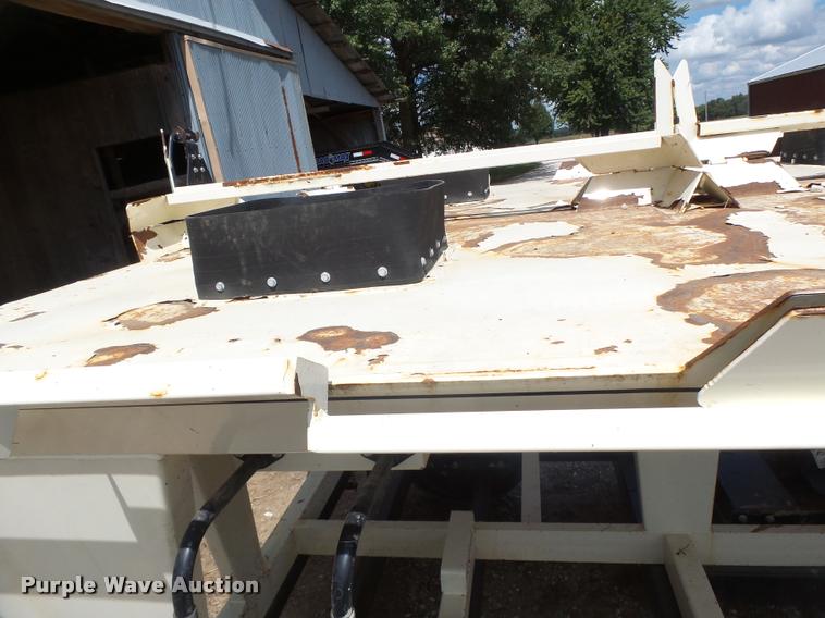 image for item DB5890 Friesen Titan 4SE seed tender