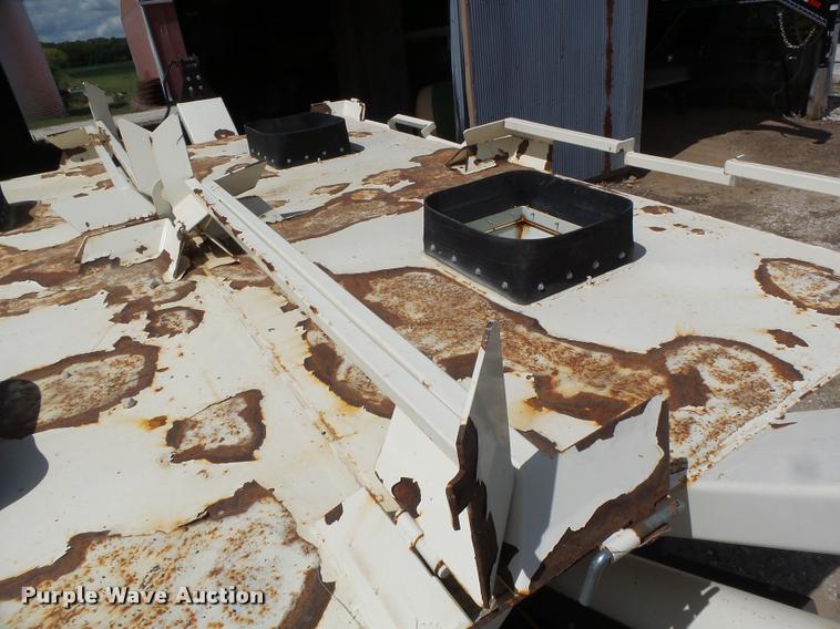 image for item DB5890 Friesen Titan 4SE seed tender