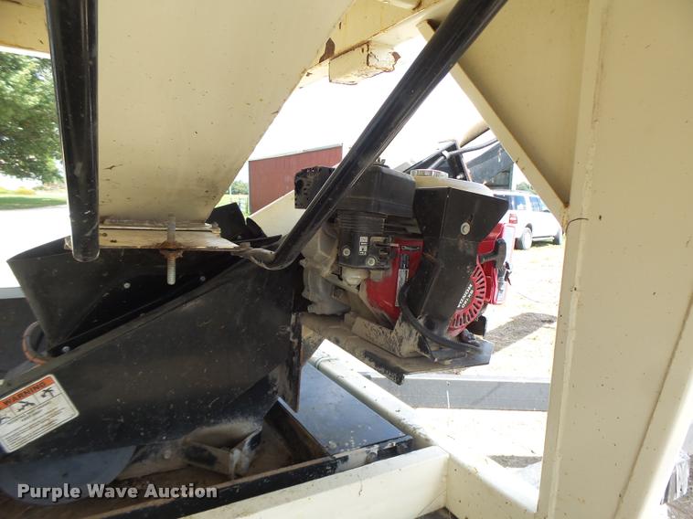 image for item DB5890 Friesen Titan 4SE seed tender