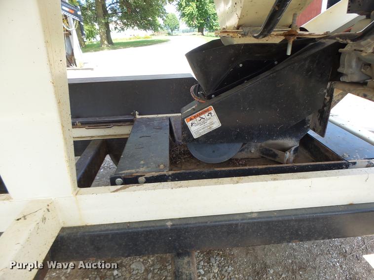 image for item DB5890 Friesen Titan 4SE seed tender