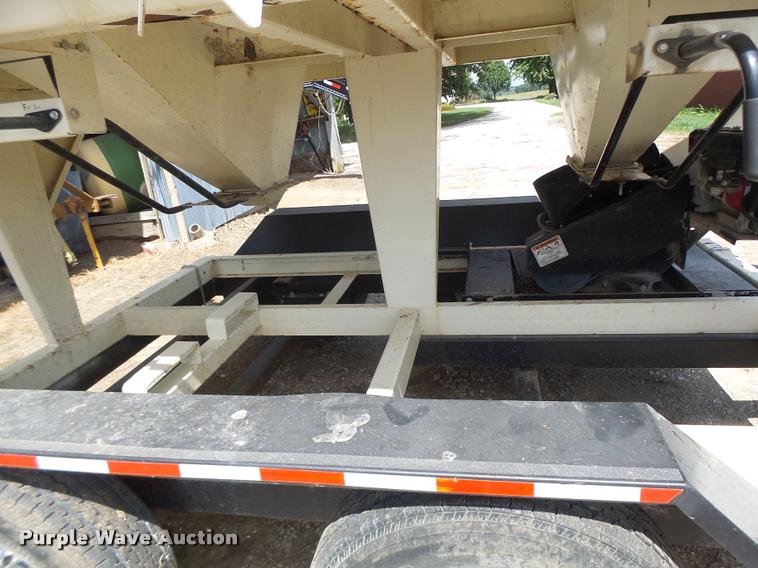 image for item DB5890 Friesen Titan 4SE seed tender