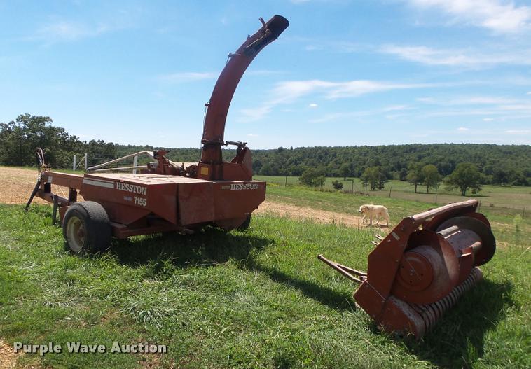 image for item DB7420 Hesston 7155 forage harvester