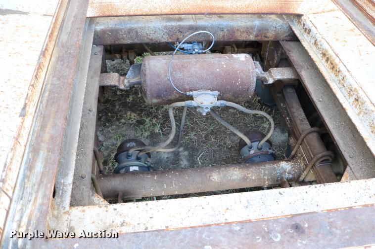 image for item DB9354 2006 shop built double hopper bottom grain trailer