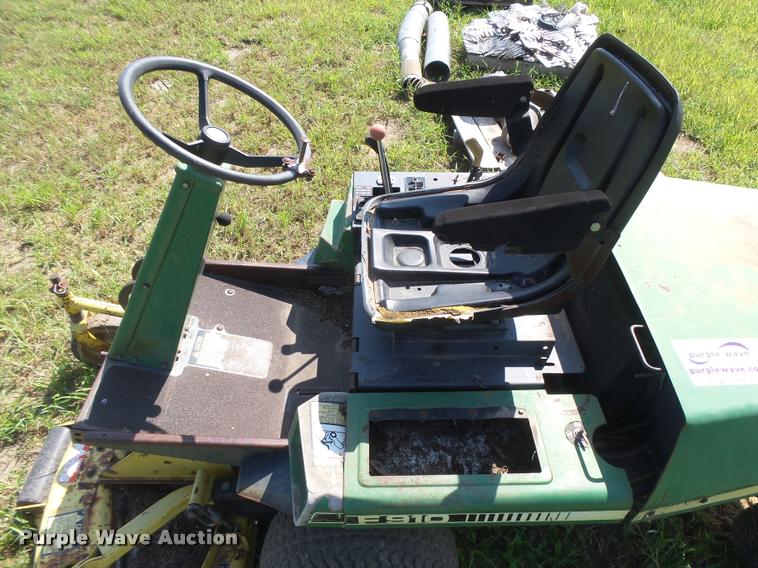 image for item DC3892 John Deere F910 lawn mower