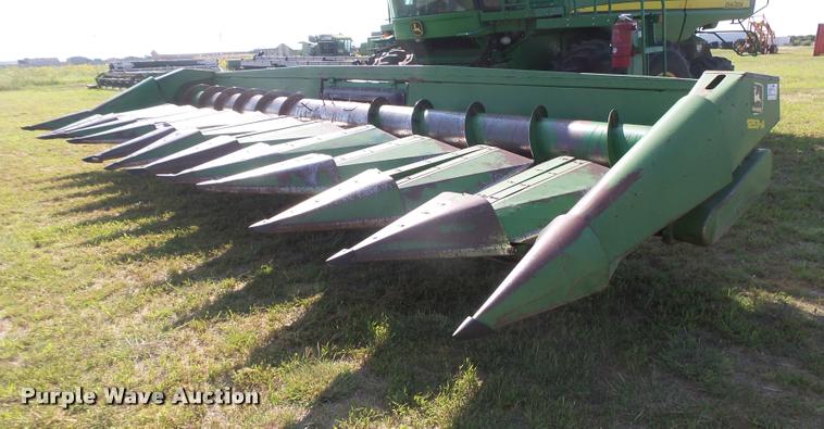 image for item DC3894 1996 John Deere 1253A row crop head