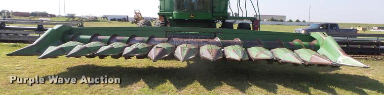 image for item DC3894 1996 John Deere 1253A row crop head