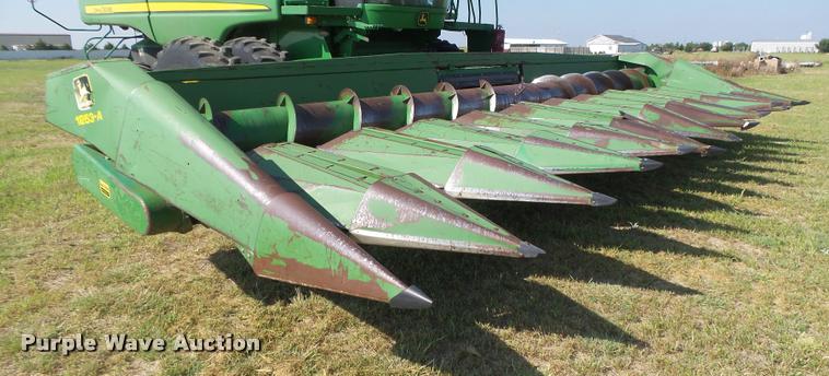 image for item DC3894 1996 John Deere 1253A row crop head