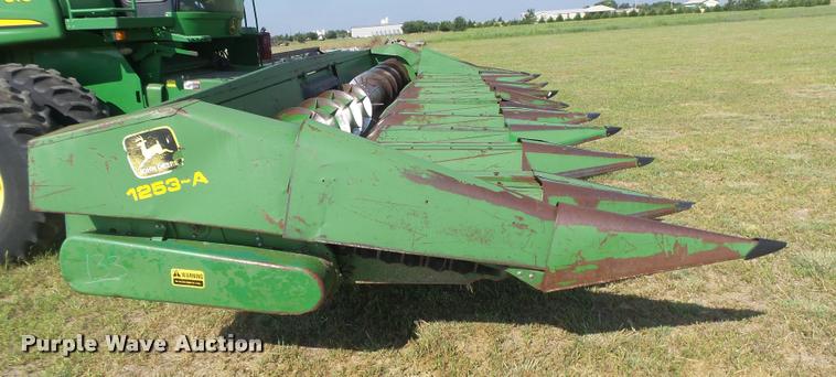 image for item DC3894 1996 John Deere 1253A row crop head