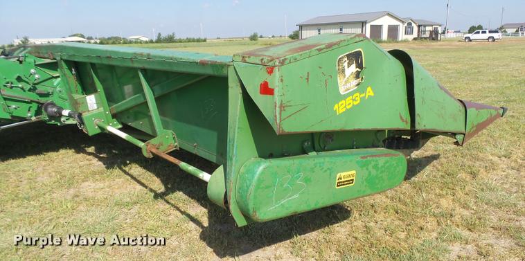 image for item DC3894 1996 John Deere 1253A row crop head