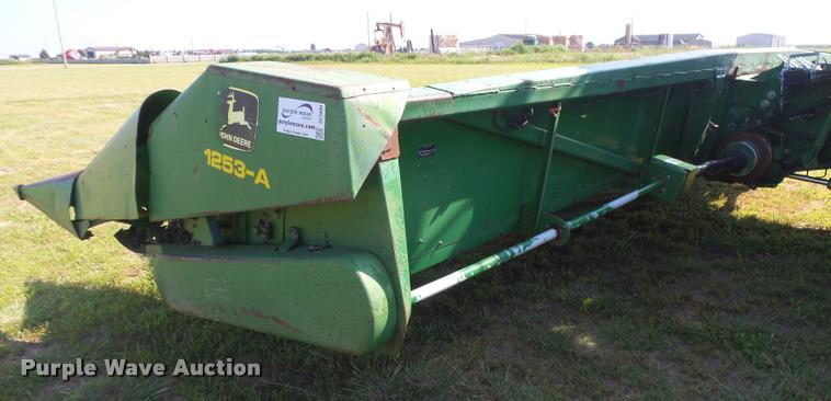 image for item DC3894 1996 John Deere 1253A row crop head