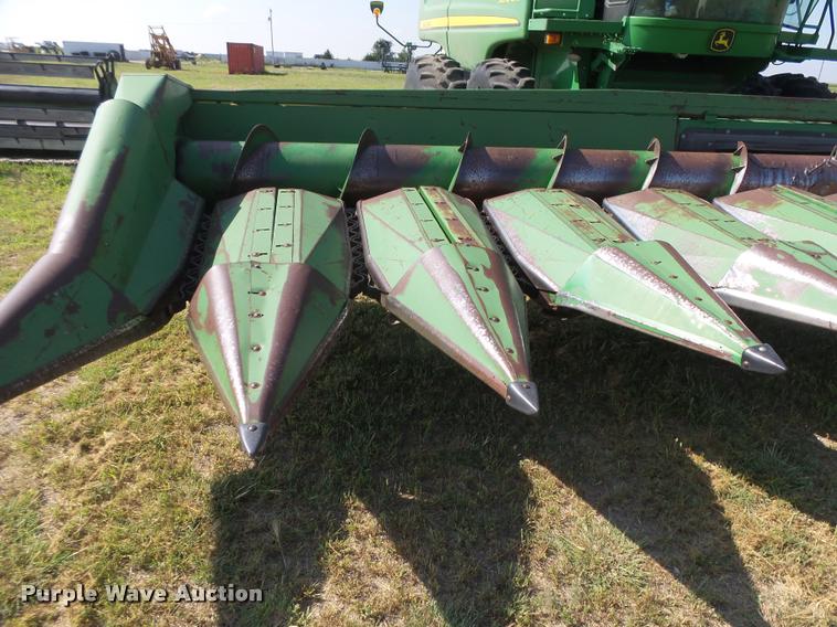 image for item DC3894 1996 John Deere 1253A row crop head