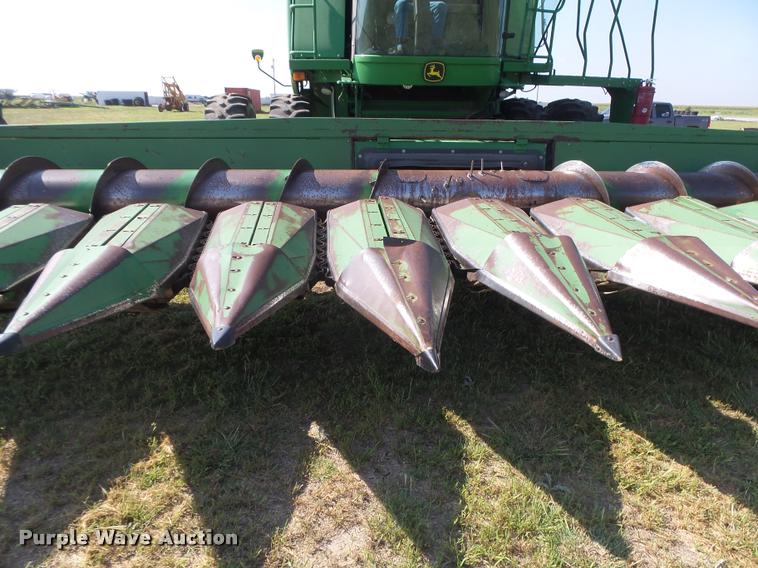 image for item DC3894 1996 John Deere 1253A row crop head