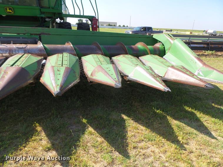 image for item DC3894 1996 John Deere 1253A row crop head