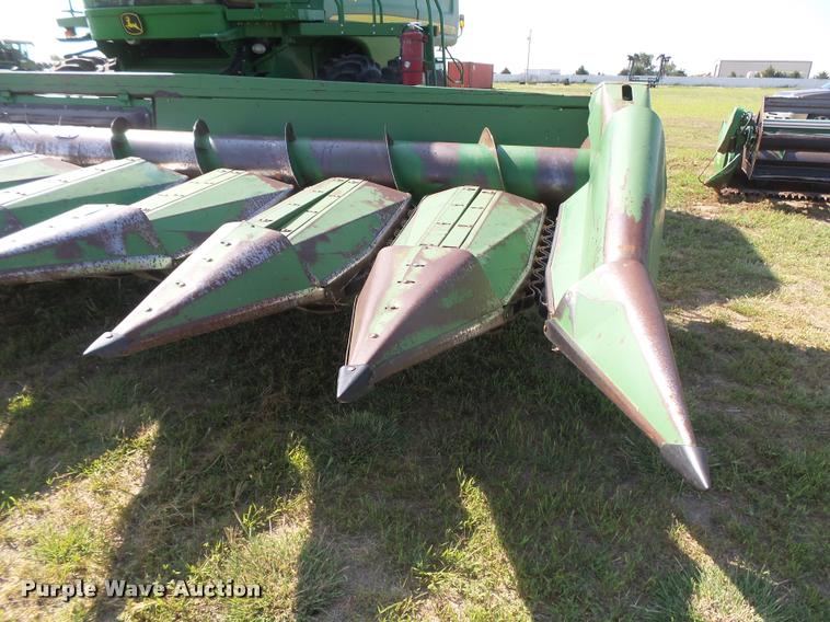 image for item DC3894 1996 John Deere 1253A row crop head