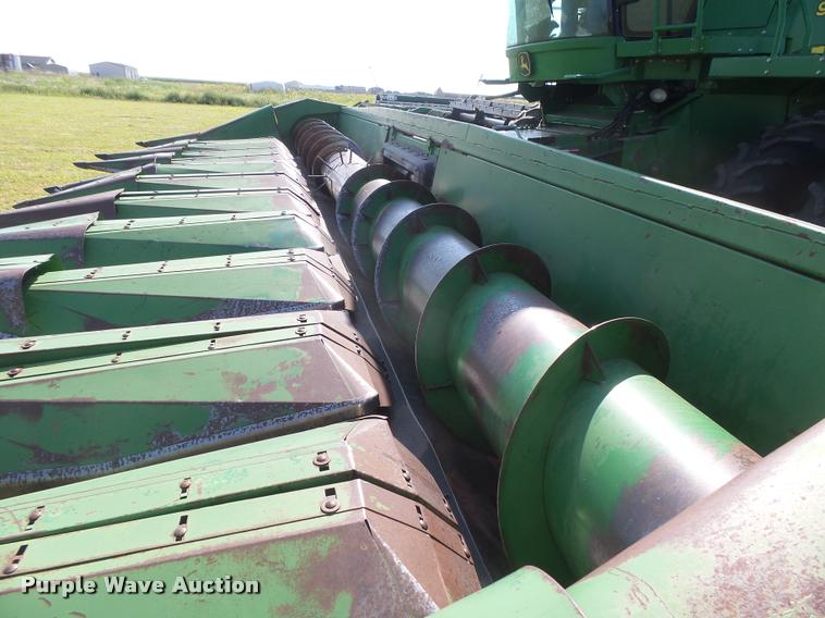 image for item DC3894 1996 John Deere 1253A row crop head