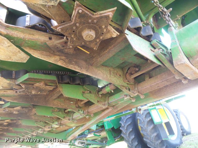 image for item DC3894 1996 John Deere 1253A row crop head