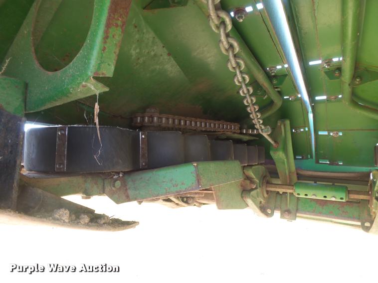 image for item DC3894 1996 John Deere 1253A row crop head