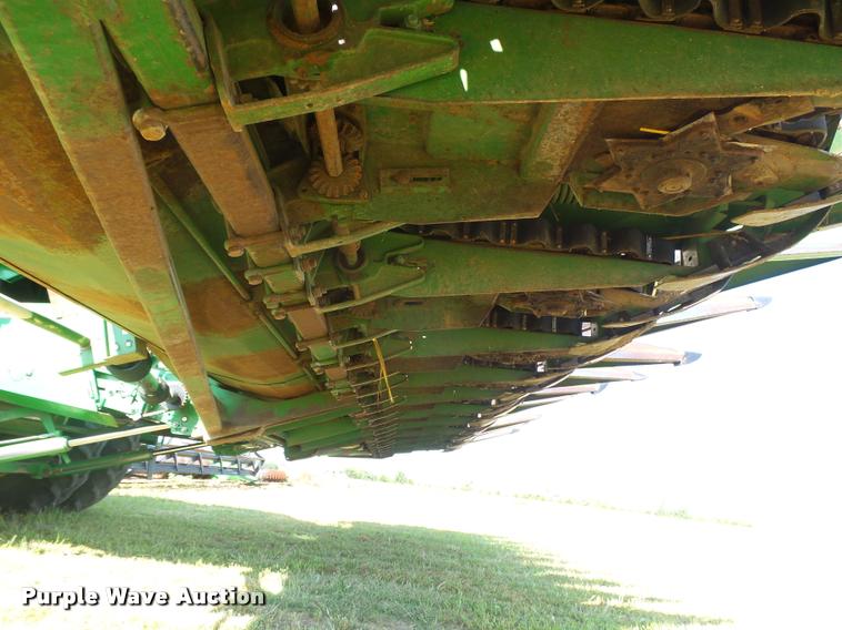 image for item DC3894 1996 John Deere 1253A row crop head