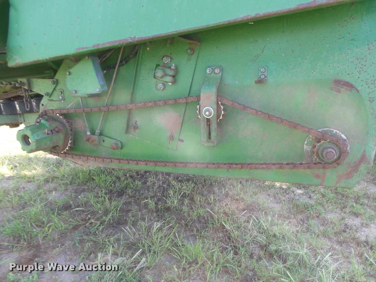 image for item DC3894 1996 John Deere 1253A row crop head