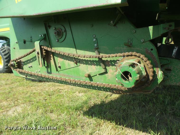 image for item DC3894 1996 John Deere 1253A row crop head