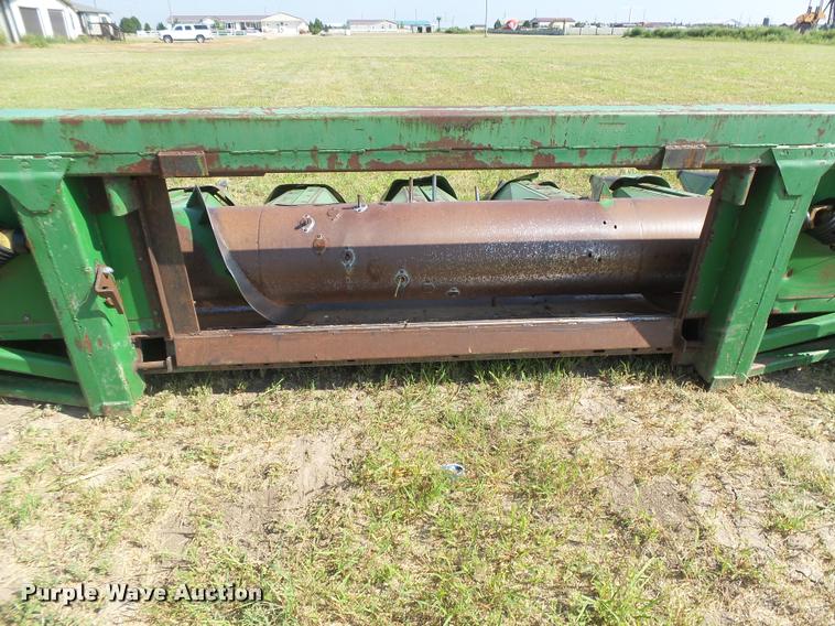 image for item DC3894 1996 John Deere 1253A row crop head