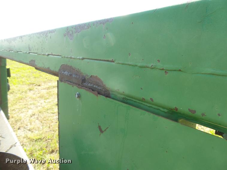 image for item DC3894 1996 John Deere 1253A row crop head