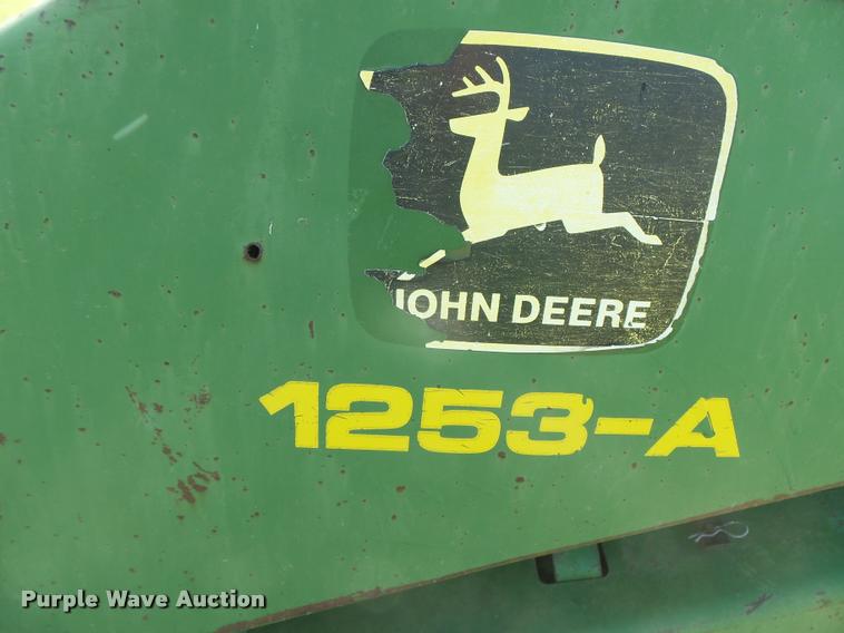 image for item DC3894 1996 John Deere 1253A row crop head
