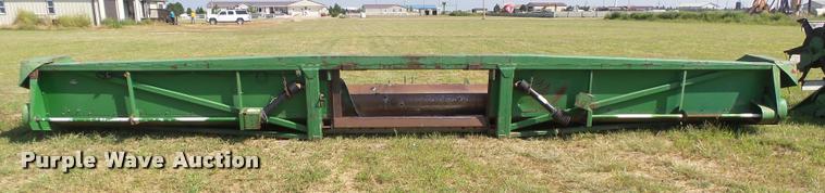 image for item DC3894 1996 John Deere 1253A row crop head