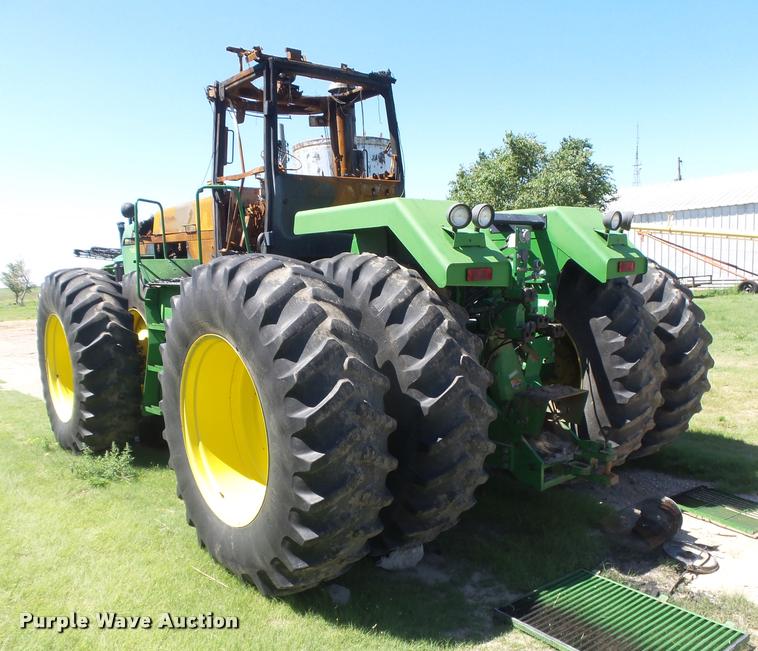 image for item DC3932 1995 John Deere 8570 tractor