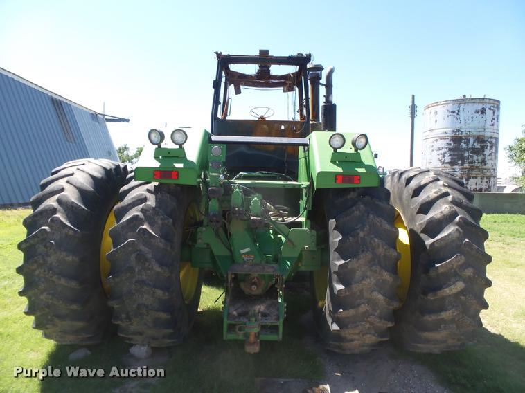 image for item DC3932 1995 John Deere 8570 tractor