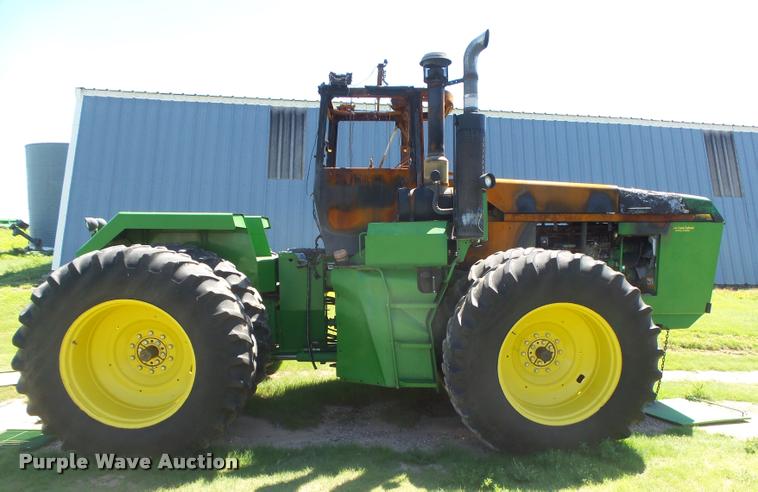 image for item DC3932 1995 John Deere 8570 tractor