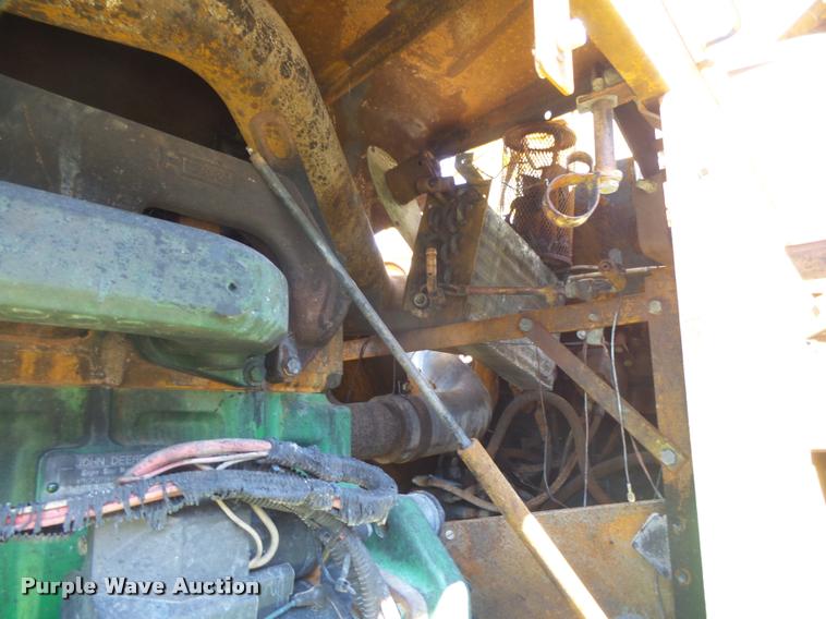 image for item DC3932 1995 John Deere 8570 tractor