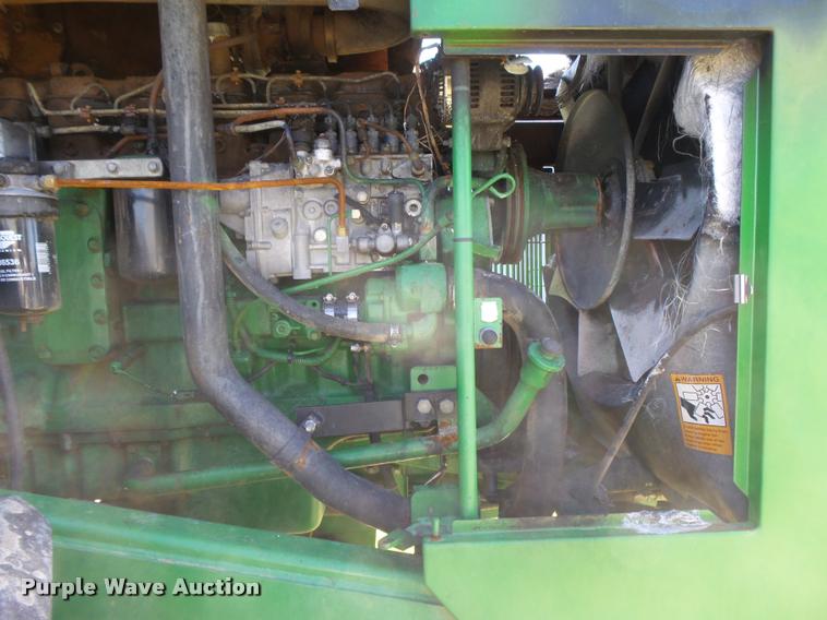 image for item DC3932 1995 John Deere 8570 tractor