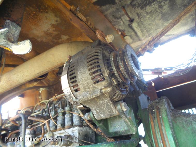 image for item DC3932 1995 John Deere 8570 tractor