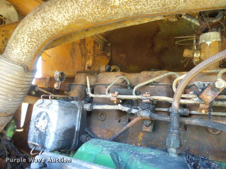 image for item DC3932 1995 John Deere 8570 tractor